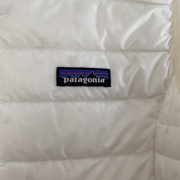 Woman’s Patagonia Lightweight Vest - Picture 2 of 3
